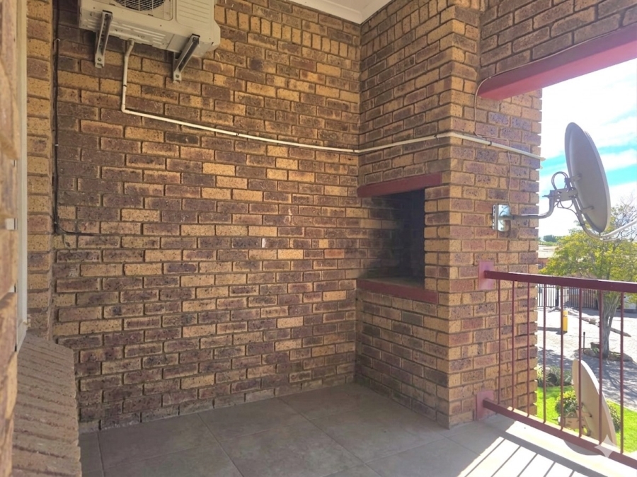 2 Bedroom Property for Sale in Erand Gardens Gauteng