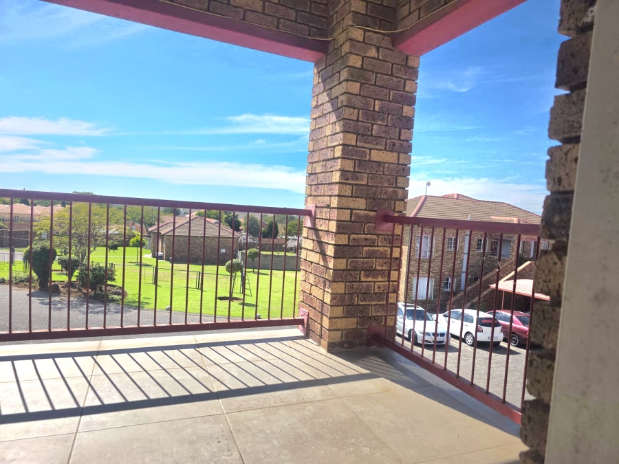 2 Bedroom Property for Sale in Erand Gardens Gauteng