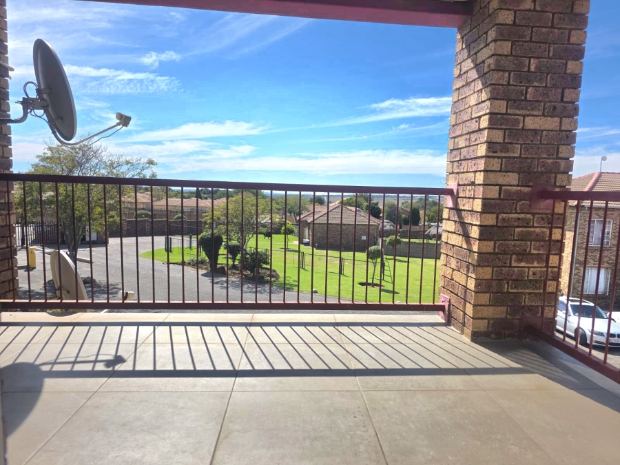 2 Bedroom Property for Sale in Erand Gardens Gauteng