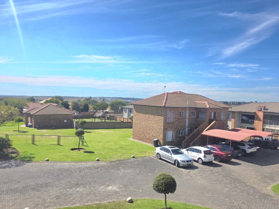 2 Bedroom Property for Sale in Erand Gardens Gauteng