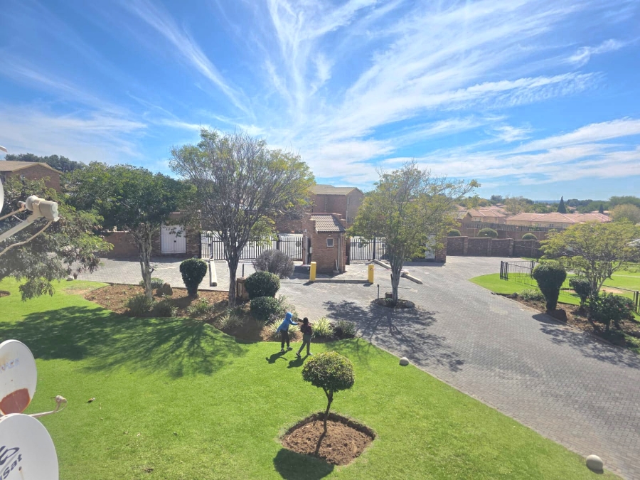 2 Bedroom Property for Sale in Erand Gardens Gauteng