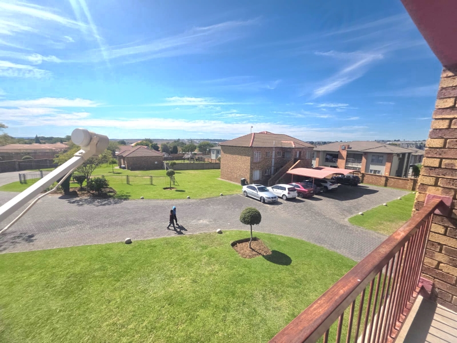 2 Bedroom Property for Sale in Erand Gardens Gauteng