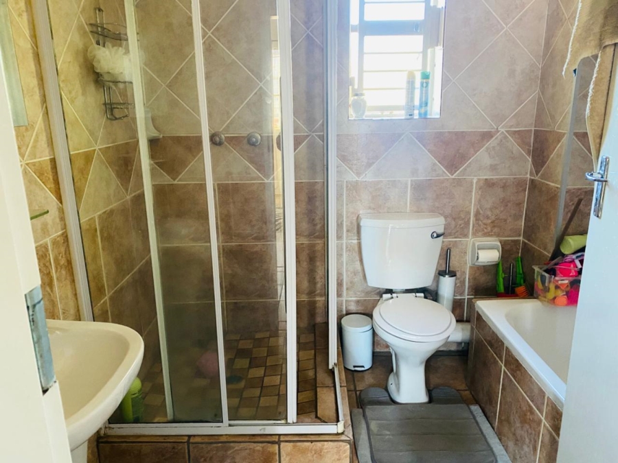2 Bedroom Property for Sale in Pretorius Park Gauteng