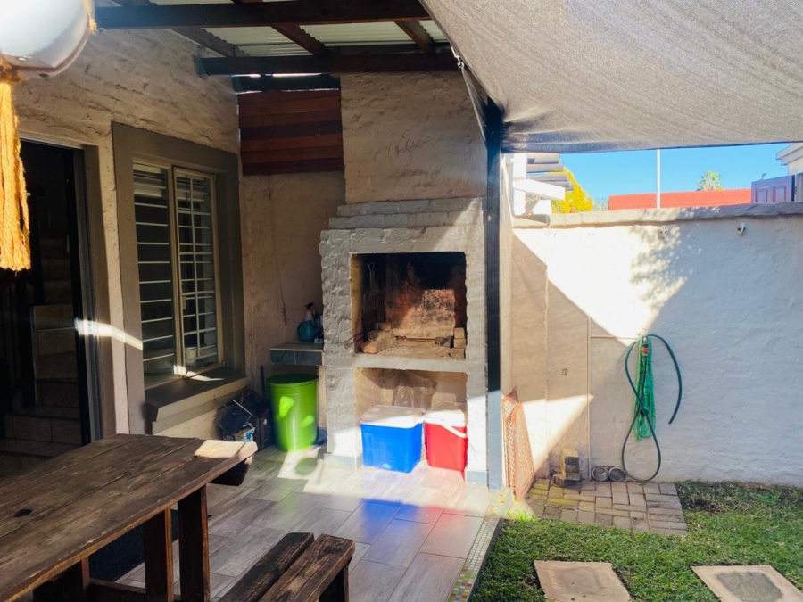 2 Bedroom Property for Sale in Pretorius Park Gauteng