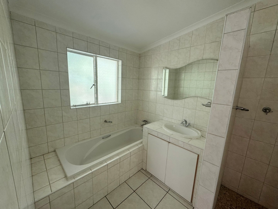 2 Bedroom Property for Sale in Waverley Gauteng