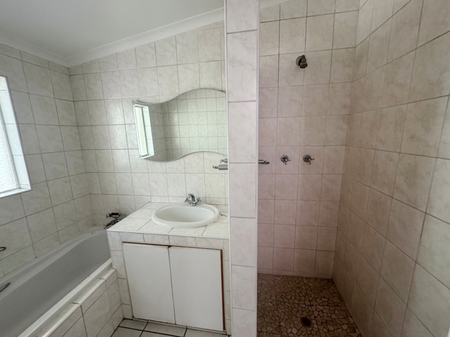 2 Bedroom Property for Sale in Waverley Gauteng