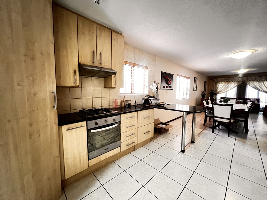 To Let 4 Bedroom Property for Rent in Erand Gardens Gauteng