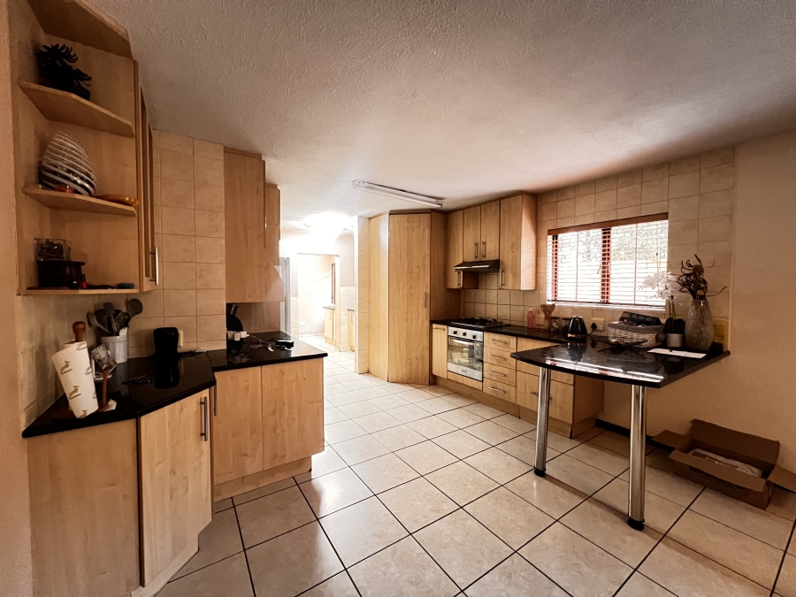 To Let 4 Bedroom Property for Rent in Erand Gardens Gauteng