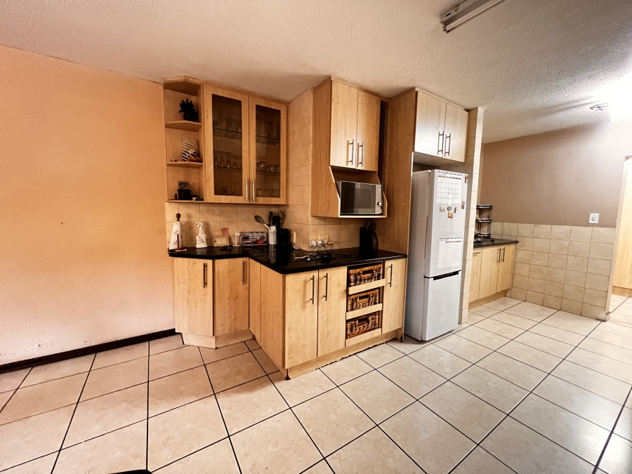 To Let 4 Bedroom Property for Rent in Erand Gardens Gauteng