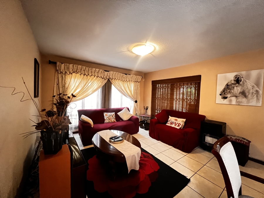 To Let 4 Bedroom Property for Rent in Erand Gardens Gauteng
