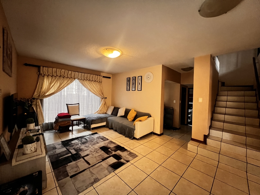 To Let 4 Bedroom Property for Rent in Erand Gardens Gauteng