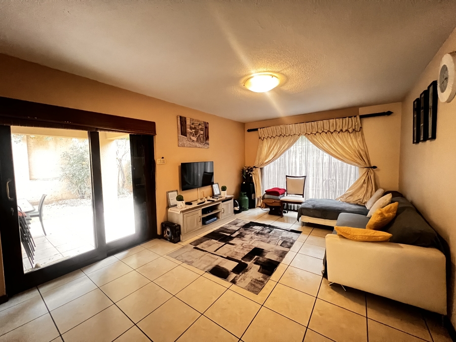 To Let 4 Bedroom Property for Rent in Erand Gardens Gauteng