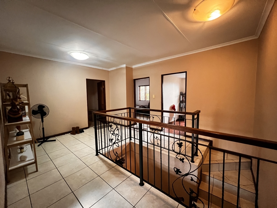 To Let 4 Bedroom Property for Rent in Erand Gardens Gauteng