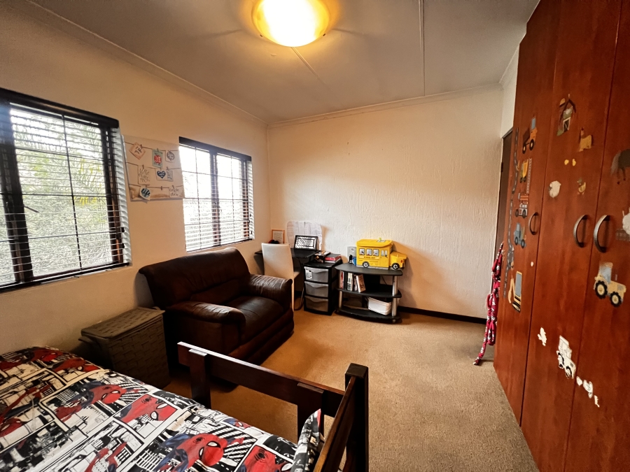 To Let 4 Bedroom Property for Rent in Erand Gardens Gauteng