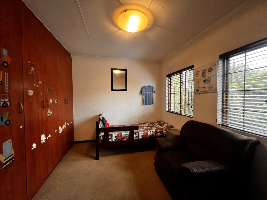To Let 4 Bedroom Property for Rent in Erand Gardens Gauteng