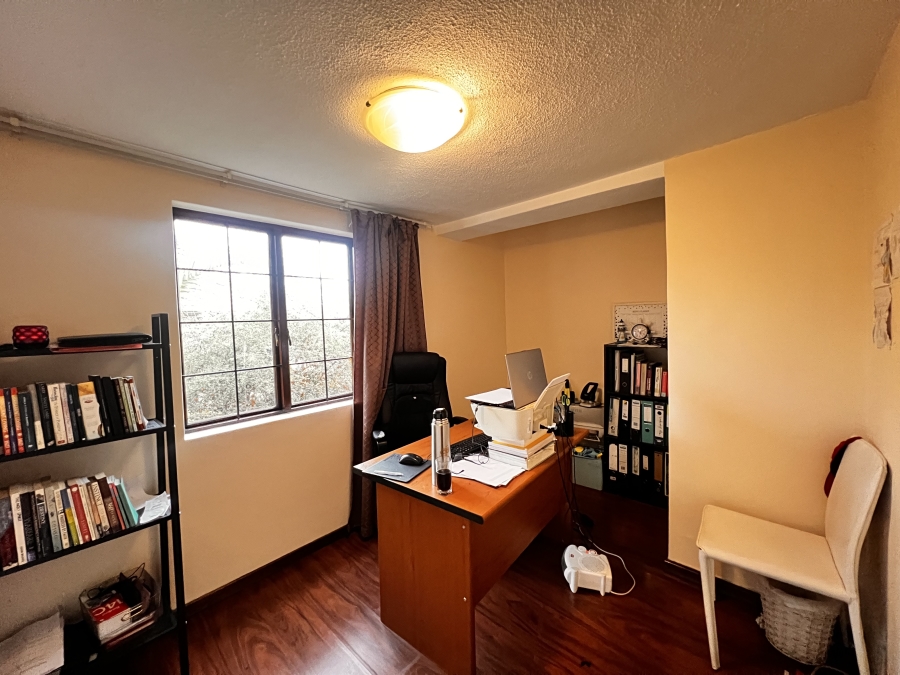 To Let 4 Bedroom Property for Rent in Erand Gardens Gauteng