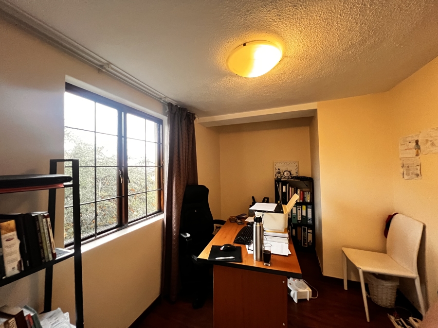 To Let 4 Bedroom Property for Rent in Erand Gardens Gauteng
