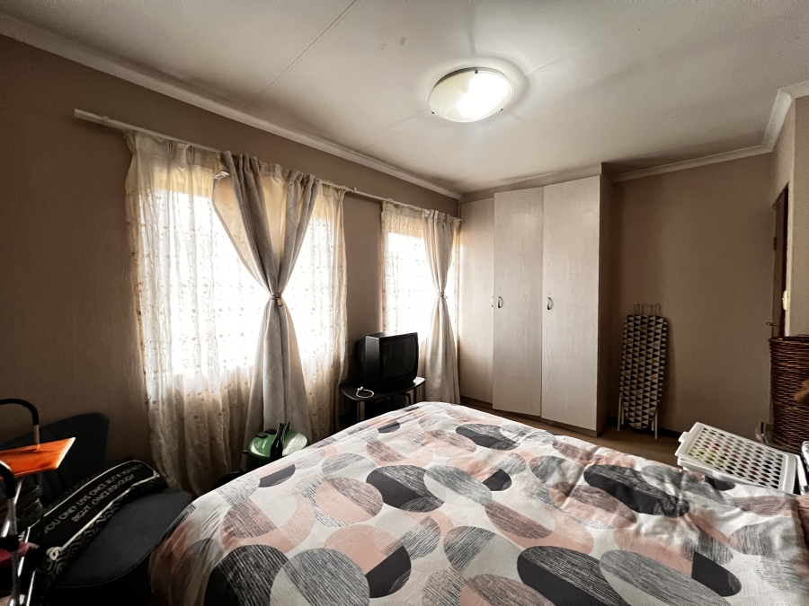 To Let 4 Bedroom Property for Rent in Erand Gardens Gauteng