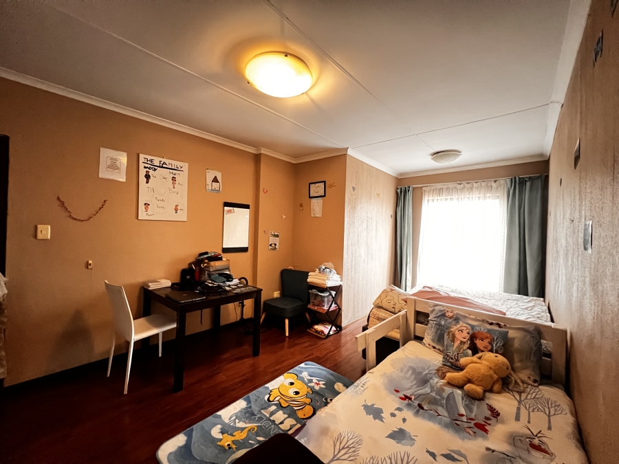 To Let 4 Bedroom Property for Rent in Erand Gardens Gauteng