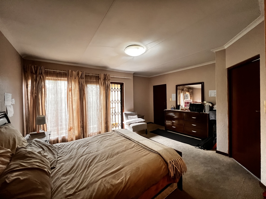 To Let 4 Bedroom Property for Rent in Erand Gardens Gauteng