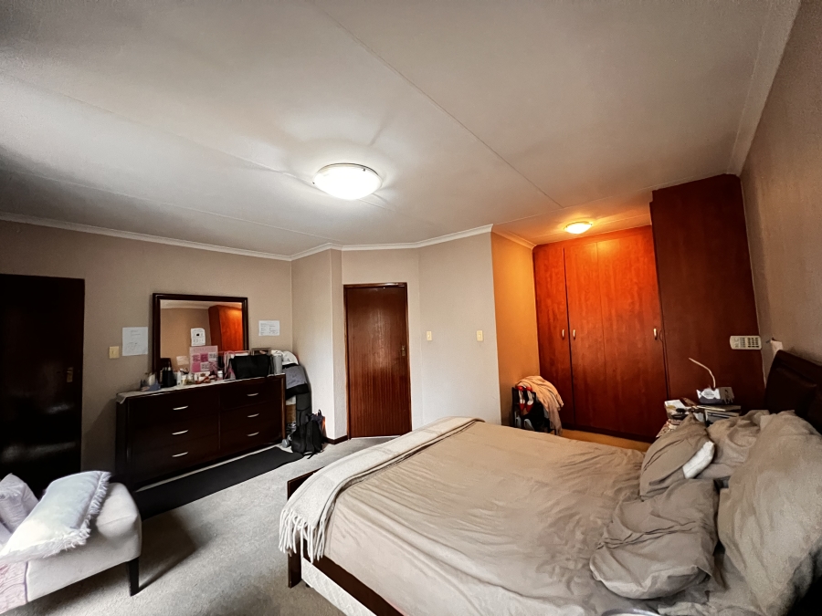 To Let 4 Bedroom Property for Rent in Erand Gardens Gauteng