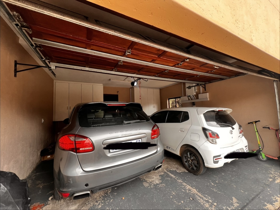 To Let 4 Bedroom Property for Rent in Erand Gardens Gauteng