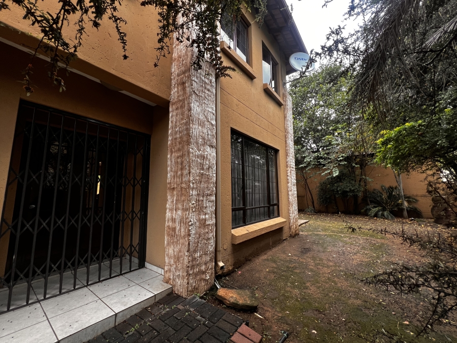 To Let 4 Bedroom Property for Rent in Erand Gardens Gauteng