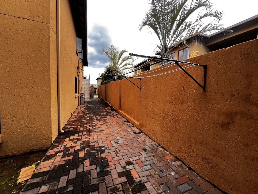 To Let 4 Bedroom Property for Rent in Erand Gardens Gauteng