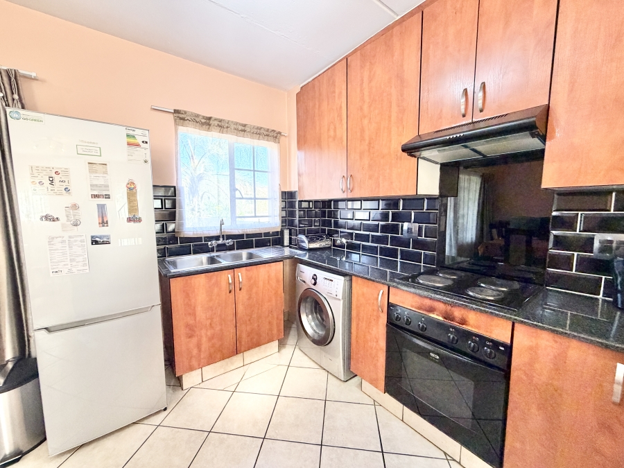 2 Bedroom Property for Sale in Halfway Gardens Gauteng