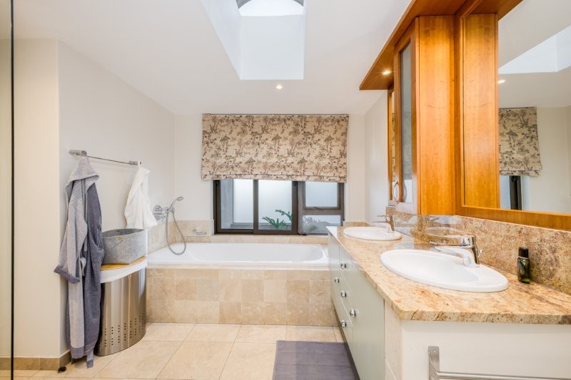 To Let 5 Bedroom Property for Rent in River Club Gauteng