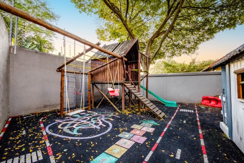 To Let 5 Bedroom Property for Rent in River Club Gauteng