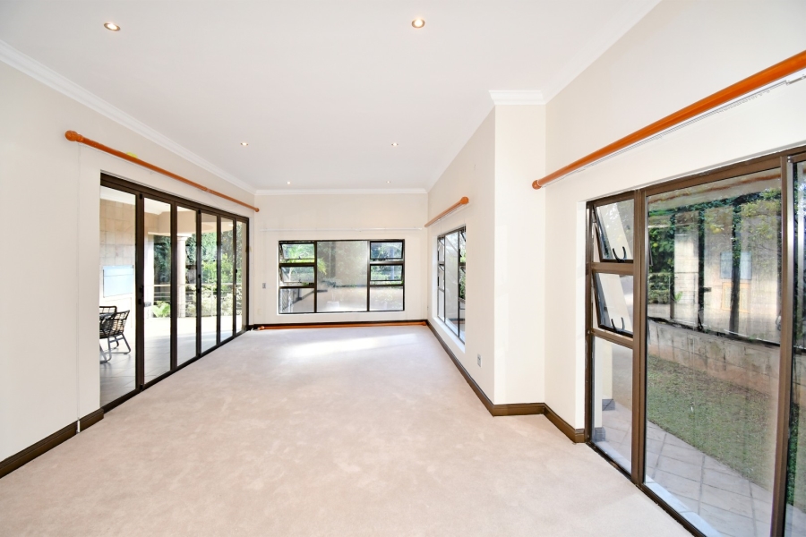 6 Bedroom Property for Sale in Benmore Gardens Gauteng