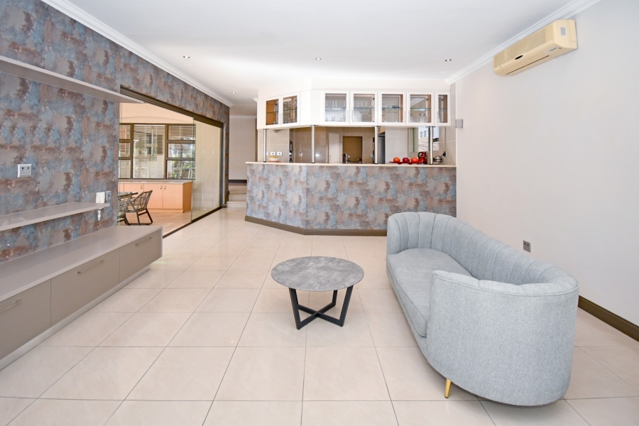 6 Bedroom Property for Sale in Benmore Gardens Gauteng