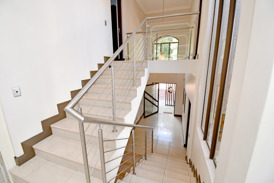 6 Bedroom Property for Sale in Benmore Gardens Gauteng