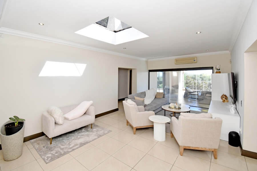 6 Bedroom Property for Sale in Benmore Gardens Gauteng