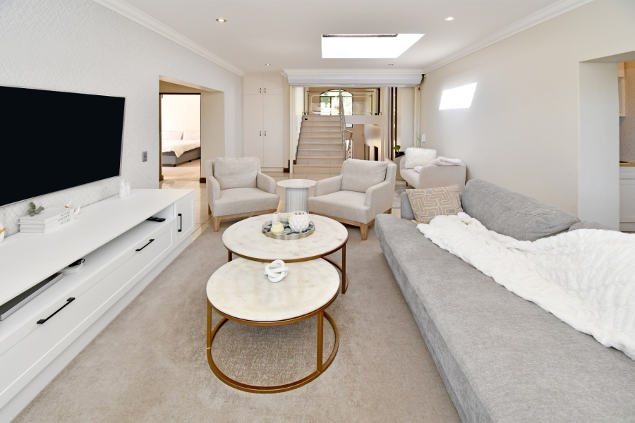 6 Bedroom Property for Sale in Benmore Gardens Gauteng