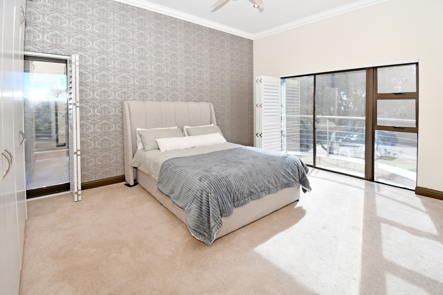 6 Bedroom Property for Sale in Benmore Gardens Gauteng