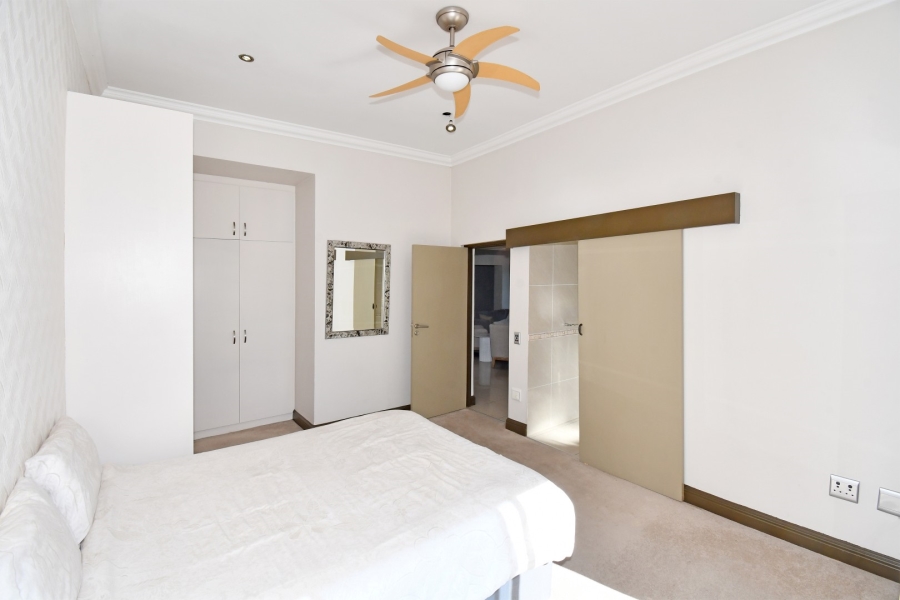 6 Bedroom Property for Sale in Benmore Gardens Gauteng