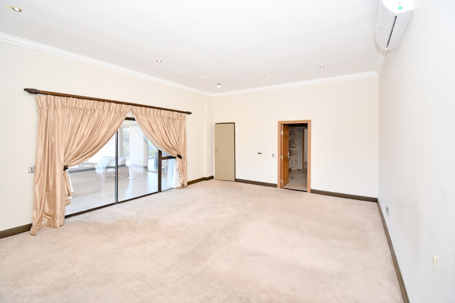 6 Bedroom Property for Sale in Benmore Gardens Gauteng