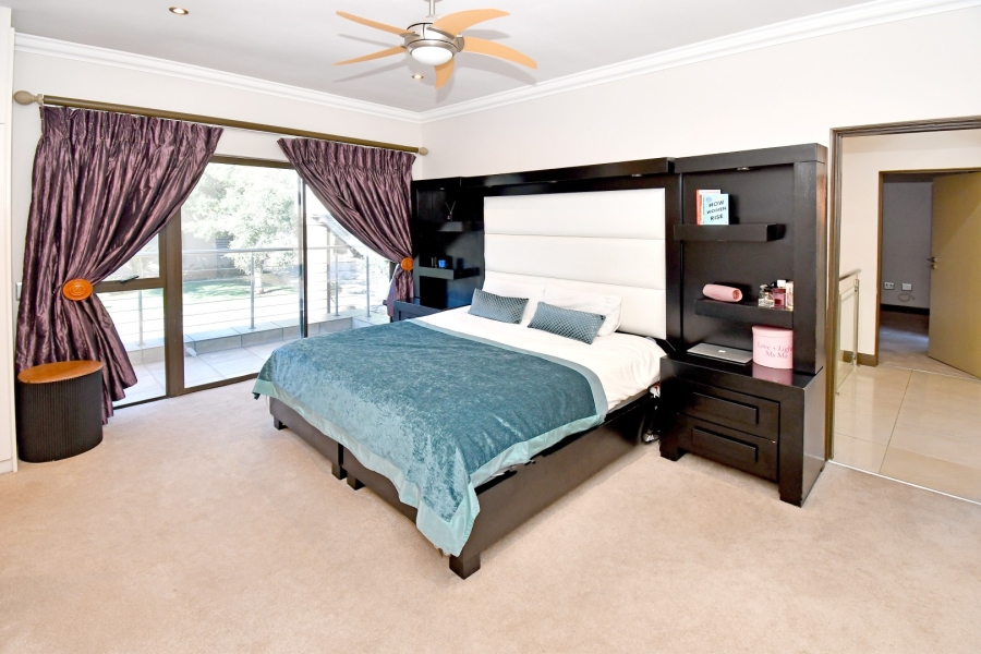 6 Bedroom Property for Sale in Benmore Gardens Gauteng
