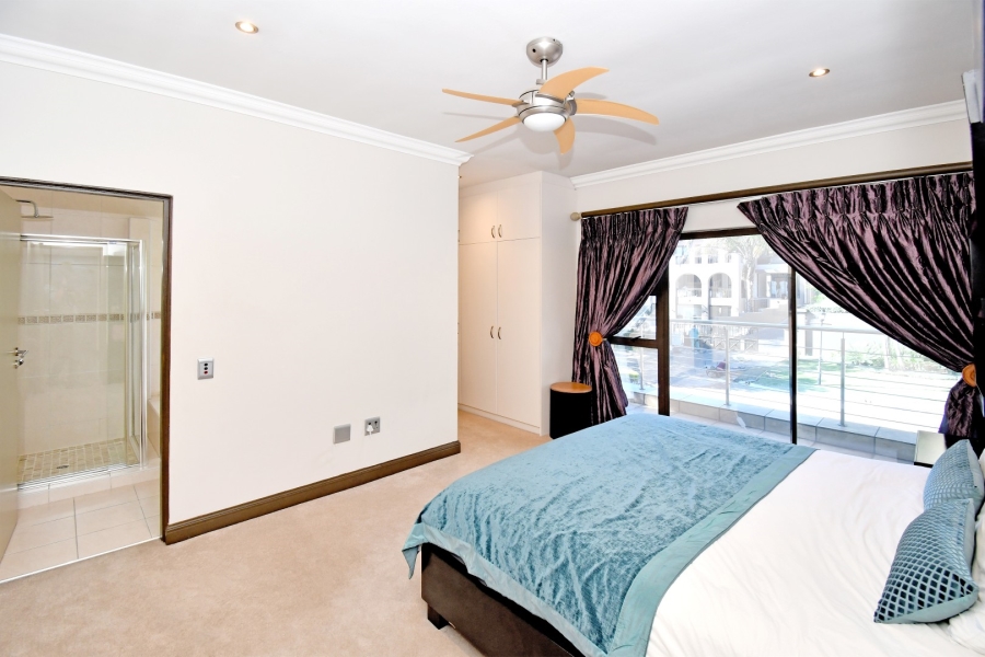 6 Bedroom Property for Sale in Benmore Gardens Gauteng