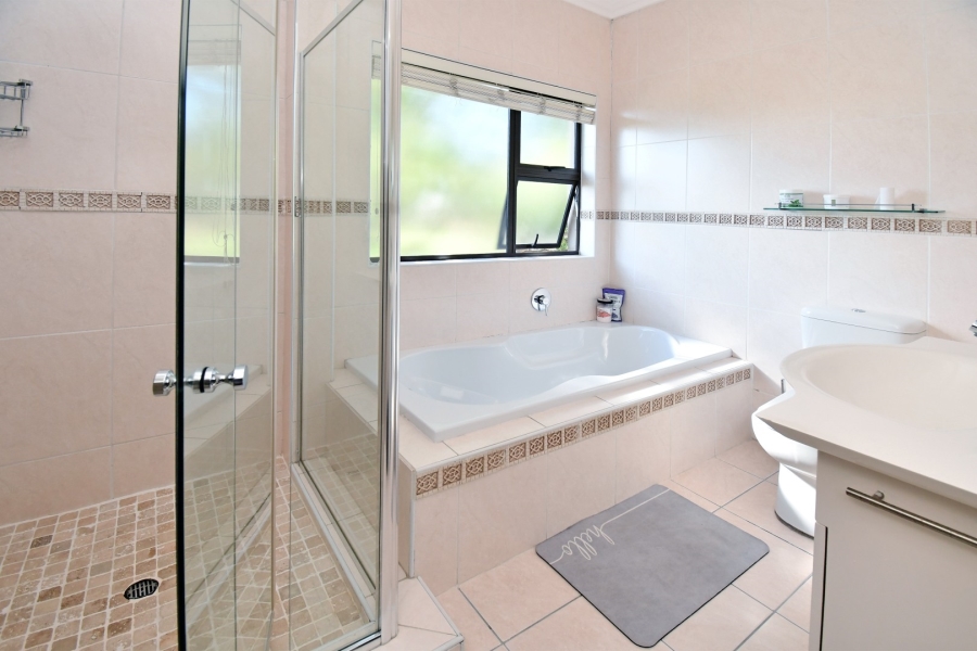 6 Bedroom Property for Sale in Benmore Gardens Gauteng