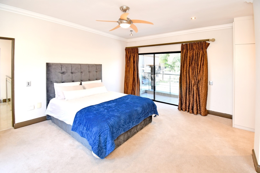 6 Bedroom Property for Sale in Benmore Gardens Gauteng