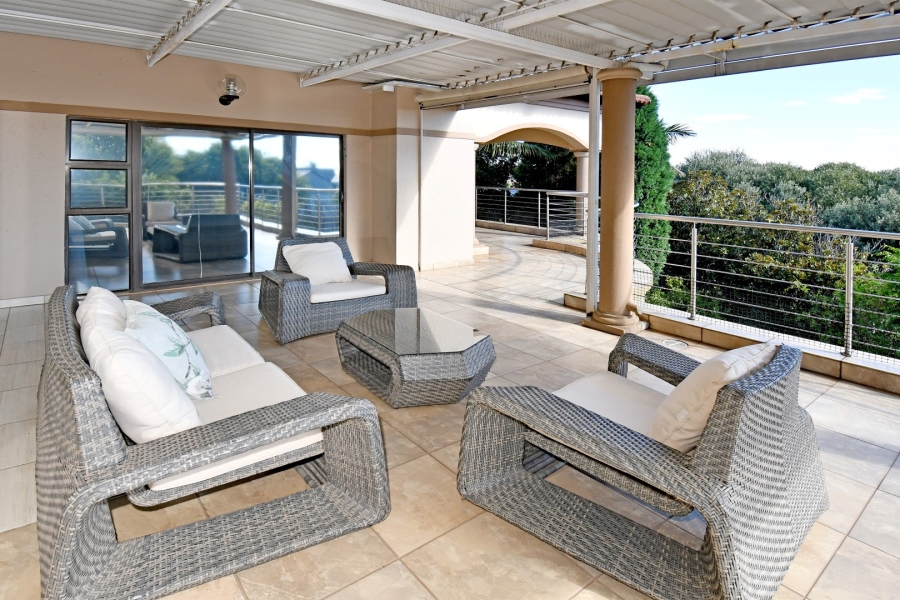 6 Bedroom Property for Sale in Benmore Gardens Gauteng