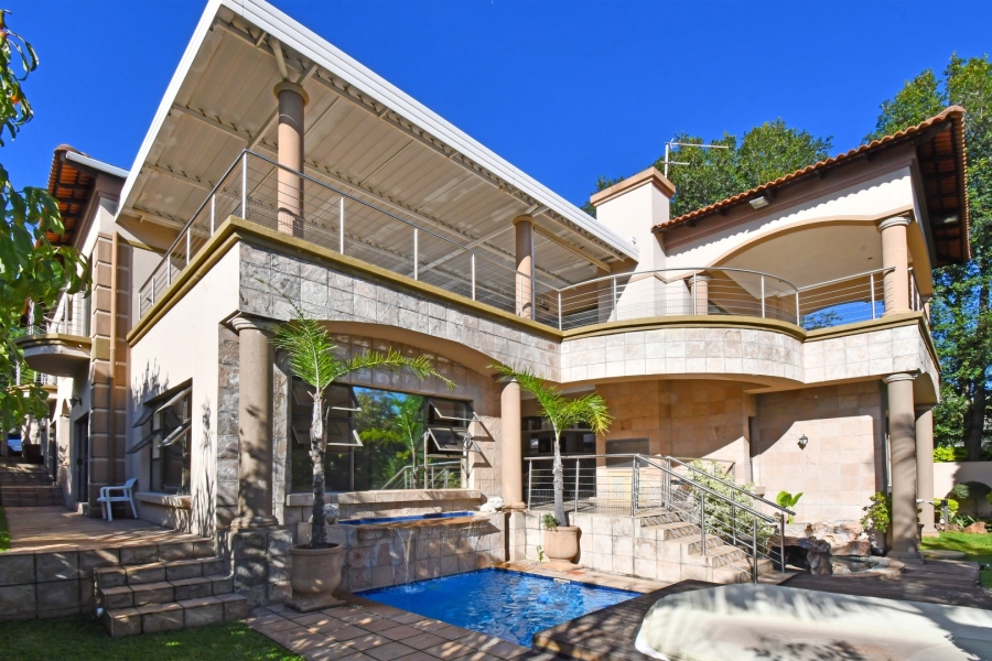 6 Bedroom Property for Sale in Benmore Gardens Gauteng