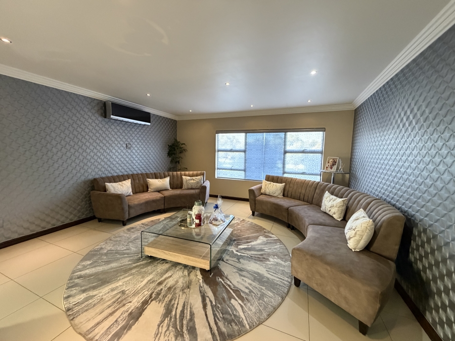 4 Bedroom Property for Sale in Aspen Hills Gauteng