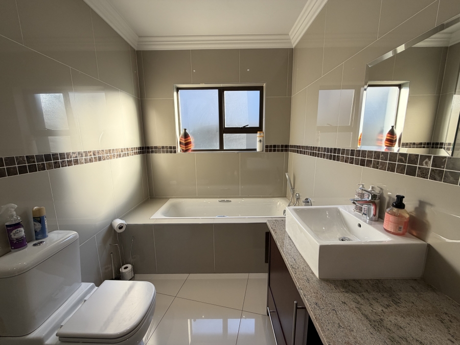 4 Bedroom Property for Sale in Aspen Hills Gauteng