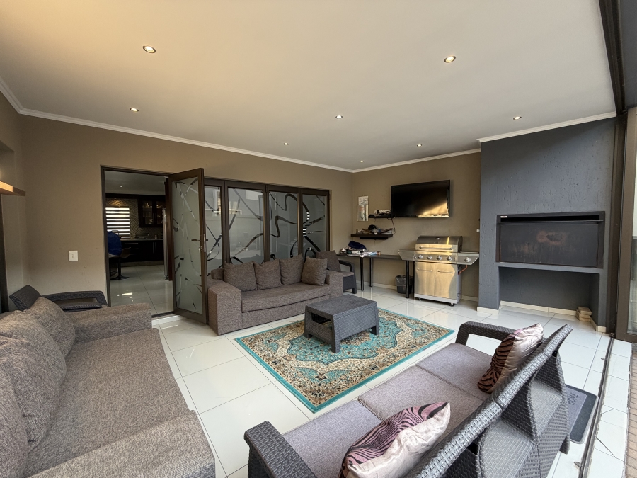4 Bedroom Property for Sale in Aspen Hills Gauteng