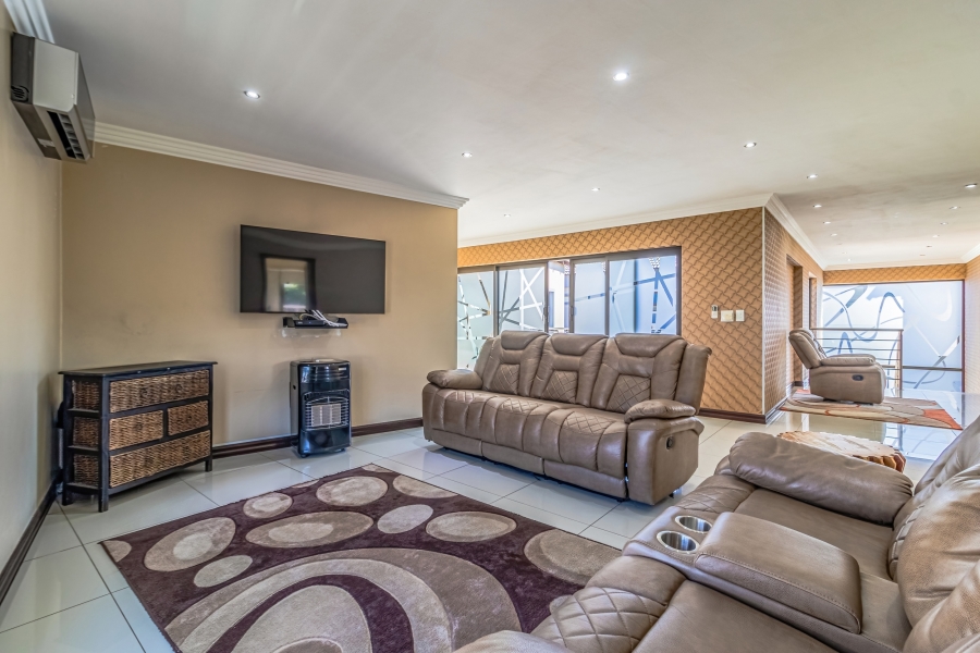 4 Bedroom Property for Sale in Aspen Hills Gauteng