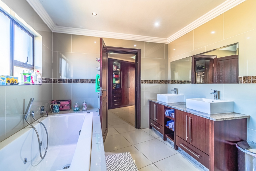 4 Bedroom Property for Sale in Aspen Hills Gauteng